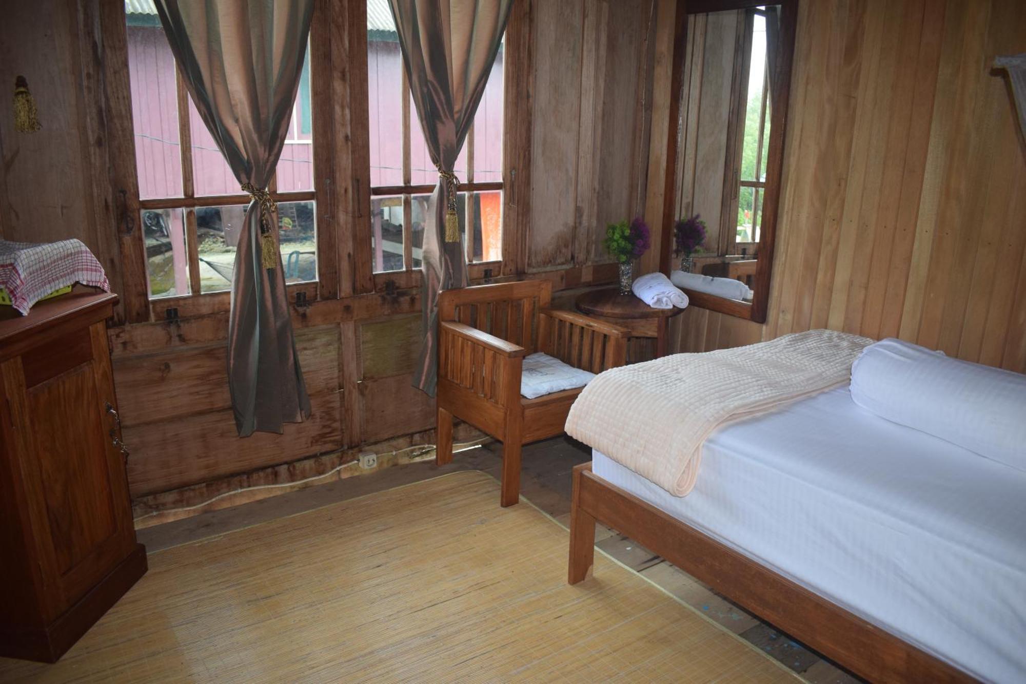 Areef Homestay Kaledupa Exterior photo